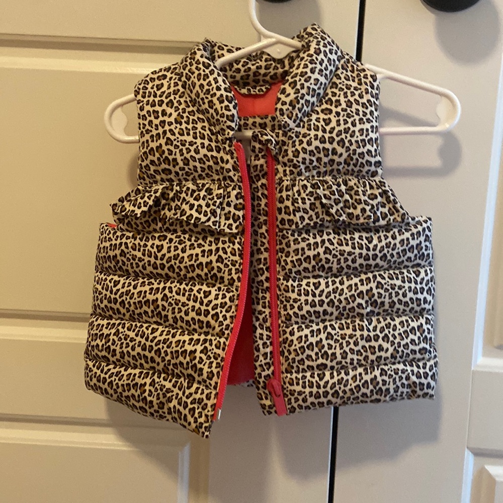 Leopard print puffy vest with pink zipper. NWT 0-6 mos.